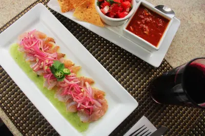 Comida en o cerca de este hotel