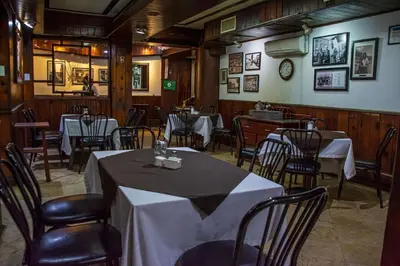 Un restaurante o sitio para comer en Hotel Casablanca