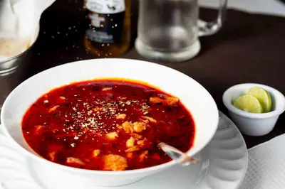 Comida en o cerca de este hotel