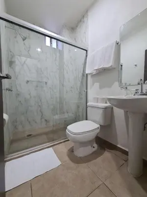 Un baño de Hotel Town Express