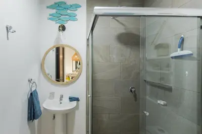 Un baño de Departamento NUEVO equipado completo!!