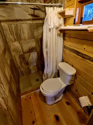 Un baño de Wooden Inn - Cabañas Boutique y Bubble Glamping en Creel