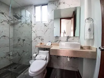 Un baño de AZUL ARENA Hotel Boutique