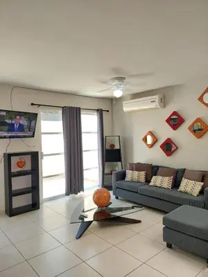 Zona de estar de Hermosa, grande y pet friendly - 6 personas a 4 calles del Mar