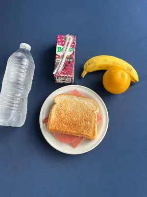 Comida en o cerca de este hotel