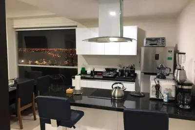 Una cocina o zona de cocina en Departamento de lujo en el Malecón