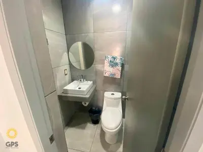 Un baño de hermoso depa con vista a la marina by G P S rentas