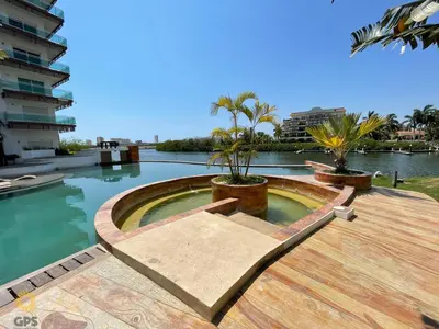 Piscina en o cerca de hermoso depa con vista a la marina by G P S rentas