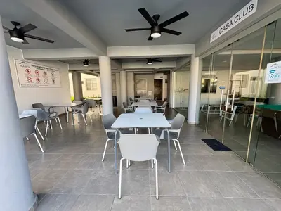 Un restaurante o sitio para comer en Departamento con BONITA VISTA , BALCÓN y ALBERCA !! en CERRITOS - 406 A -