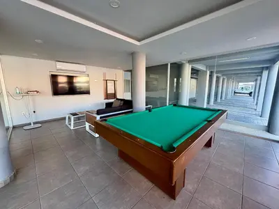 Mesa de billar en Departamento con BONITA VISTA , BALCÓN y ALBERCA !! en CERRITOS - 406 A -