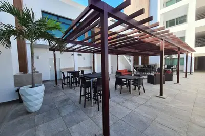 Un restaurante o sitio para comer en Nuevo departamento, excelente ubicación y muchas amenidades