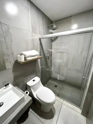 Un baño de 5010 depa Pacifika de lujo en Marina Mazatlán