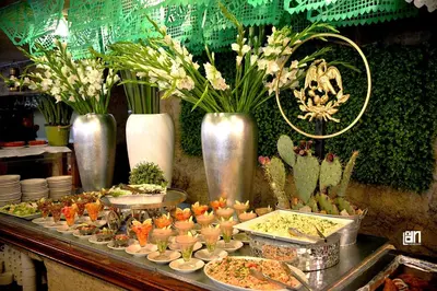 Comida en o cerca de este hotel