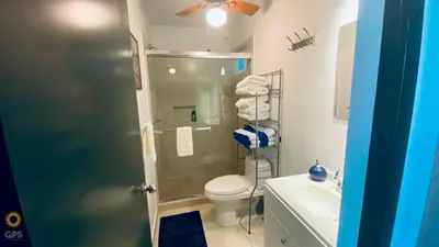 Un baño de Acogedor cerca de la playa by G p s rentas