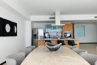 Una cocina o zona de cocina en Peninsula Mzt Renta Departamentos Vacacionales p4