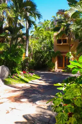 Jardín al aire libre en Villas El Rancho Green Resort