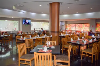 Un restaurante o sitio para comer en Wyndham Executivo Culiacan