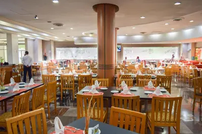 Un restaurante o sitio para comer en Wyndham Executivo Culiacan