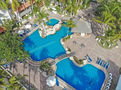 Piscina en o cerca de Luna Palace