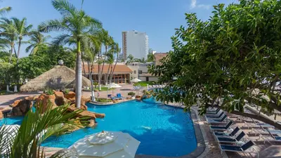 Piscina en o cerca de Luna Palace