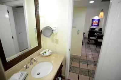 Un baño de Royal Villas Resort