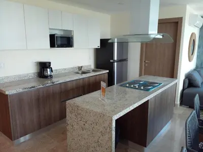 Una cocina o zona de cocina en Departamento en el malecón, Torre Central 102