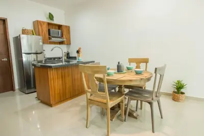 Una cocina o zona de cocina en Amplio departamento Modern Boho cerca de la playa
