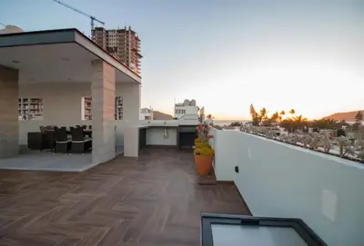 Un balcón o terraza de Amplio departamento Modern Boho cerca de la playa