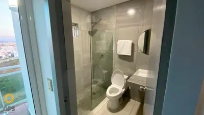 Un baño de 8014 Habitación hotelera en Condominios Pacifika.