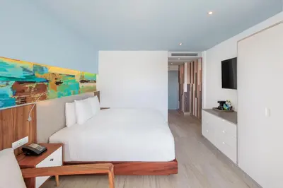Cama o camas de una habitación en Courtyard by Marriott Mazatlan Beach Resort