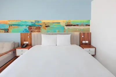 Cama o camas de una habitación en Courtyard by Marriott Mazatlan Beach Resort