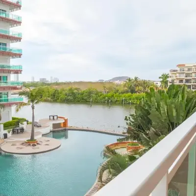 condominio con una bonita vista del puerto deportivo de G P S rentas