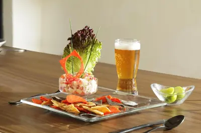 Comida en o cerca de este hotel
