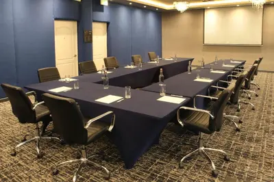Zona business o sala de conferencias en voco Saltillo Suites by IHG