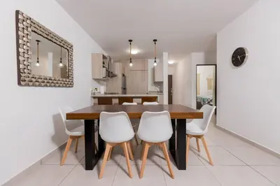 Plano de Moderno Departamento En Residencial Privado