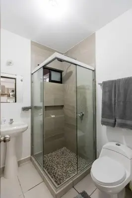 Un baño de Moderno Departamento En Residencial Privado