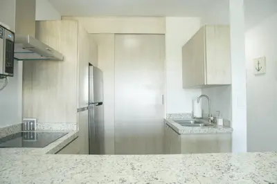 Una cocina o zona de cocina en Espectacular Departamento Cerca de la Playa
