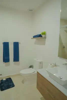 Un baño de Camino al Mar a pie de playa