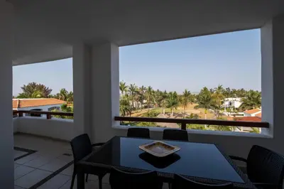 Un balcón o terraza de Exclusivo departamento en la zona dorada