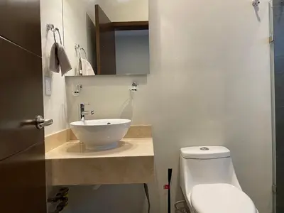 Un baño de Paseo Lomas, muy céntrico y equipado a 5 min playa