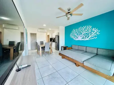 Una televisión o centro de entretenimiento en penthouse vista a 5min de la playa by G P S rentas