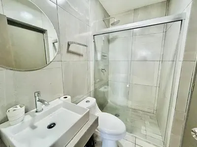Un baño de penthouse vista a 5min de la playa by G P S rentas