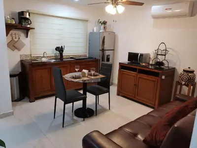 Una cocina o zona de cocina en Apartmento con alberca a 50 mt del mar La Licha