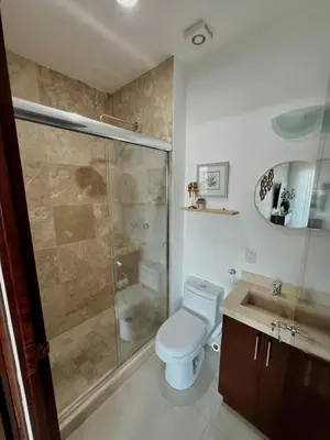Un baño de The One D16 Sobre el Malecón Vista al Estadio de Baseball