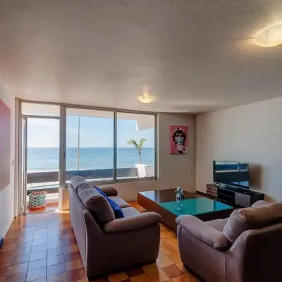 2 BDR Apartment with Ocean View in Avenida del Mar