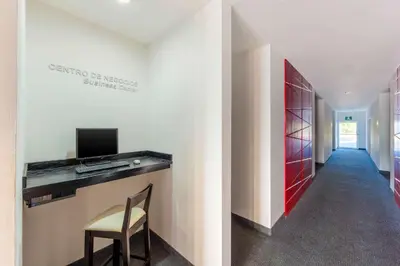 Una televisión o centro de entretenimiento en Sleep Inn Culiacan
