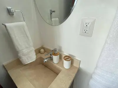 Un baño de Departamento en renta en The One Mazatlan