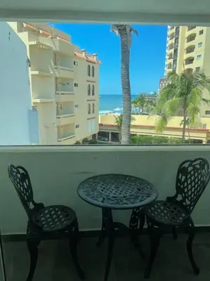 Un balcón o terraza de Condo playa cerritos con 2 albercas Mazatlan