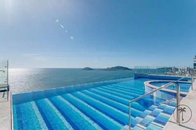 Piscina en o cerca de Hermosa terraza! Playa a 2 minutos!