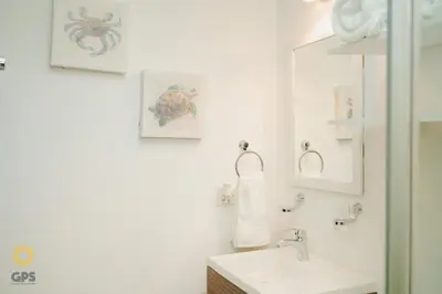 Un baño de Con alberca a 5 minutos de la playa by G P S rentas